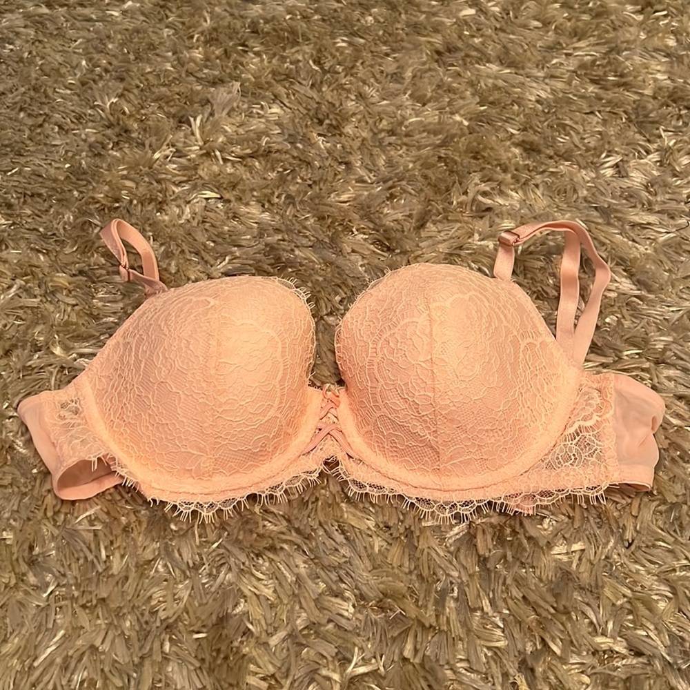 NWOT 34D VS bra !